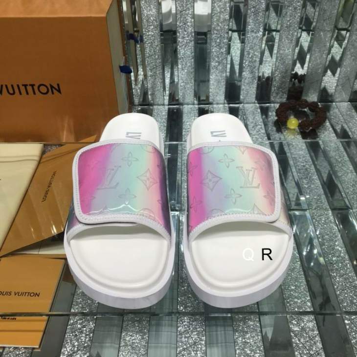 Picture of Louis Vuitton Slippers _SKULVsz35-449CXJ0114369